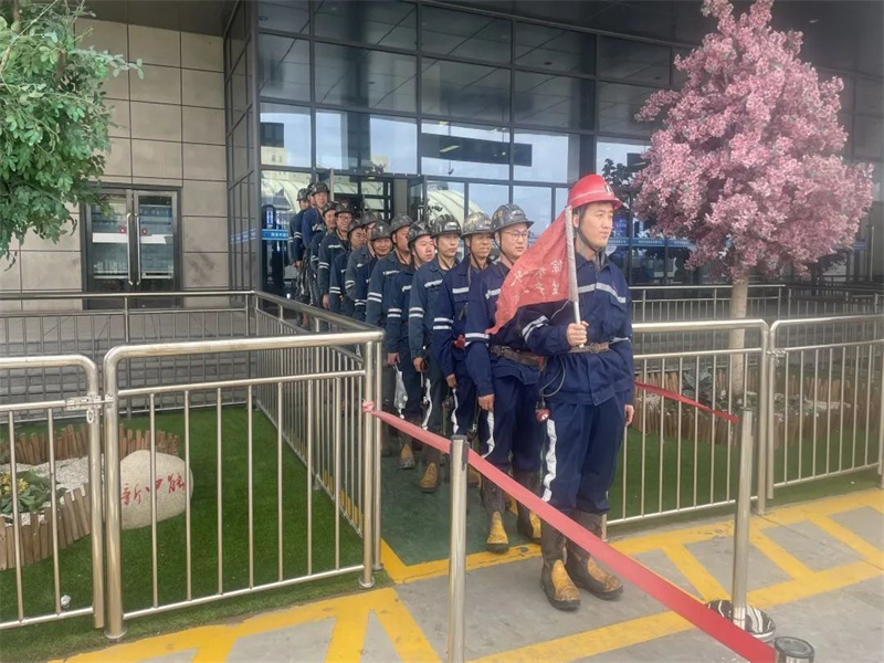 喜訊！中能袁大灘煤礦綜采一隊(duì)獲2023年陜西省能源化學(xué)地質(zhì)工會(huì)“工人先鋒號(hào)”榮譽(yù)稱號(hào)（4）.jpg