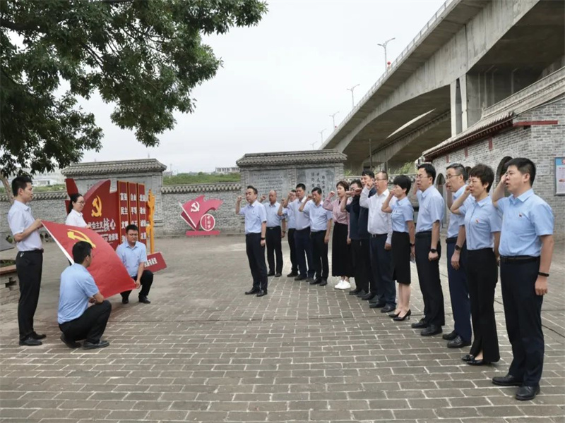 陜煤集團審計部黨支部與公司機關經營黨支部開展聯(lián)合主題黨日活動（3）.jpg